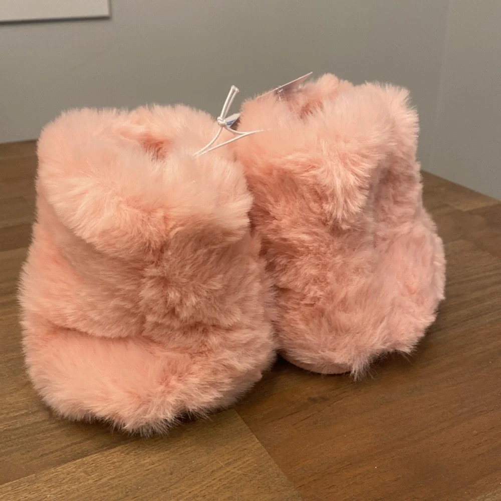 🎈Cat & Jack Girls Furry Pink Slippers, Various Sizes, NWT